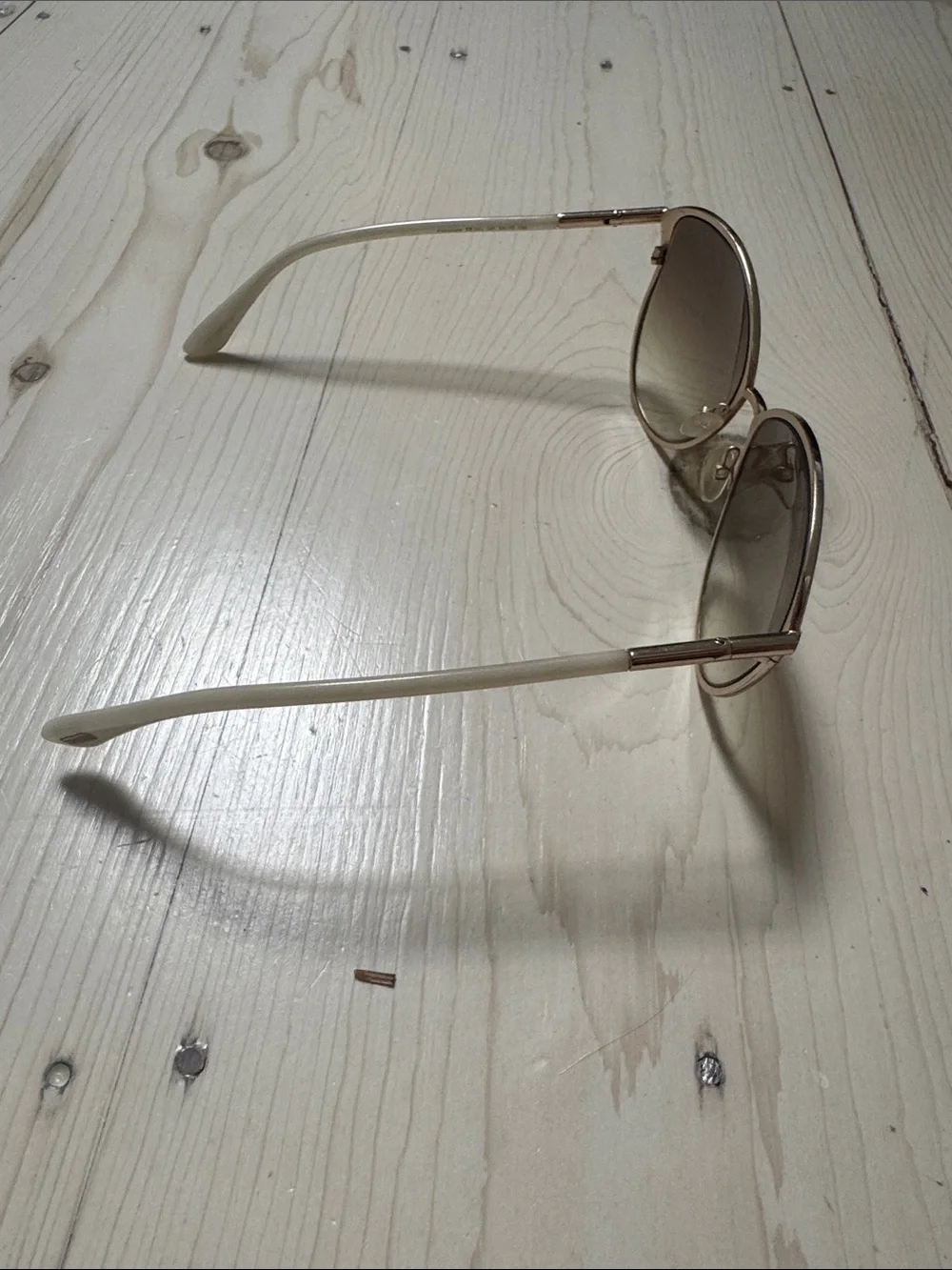 Tom Ford Penelope Classic Round Sunglasses in white with Brown Gradient Lenses